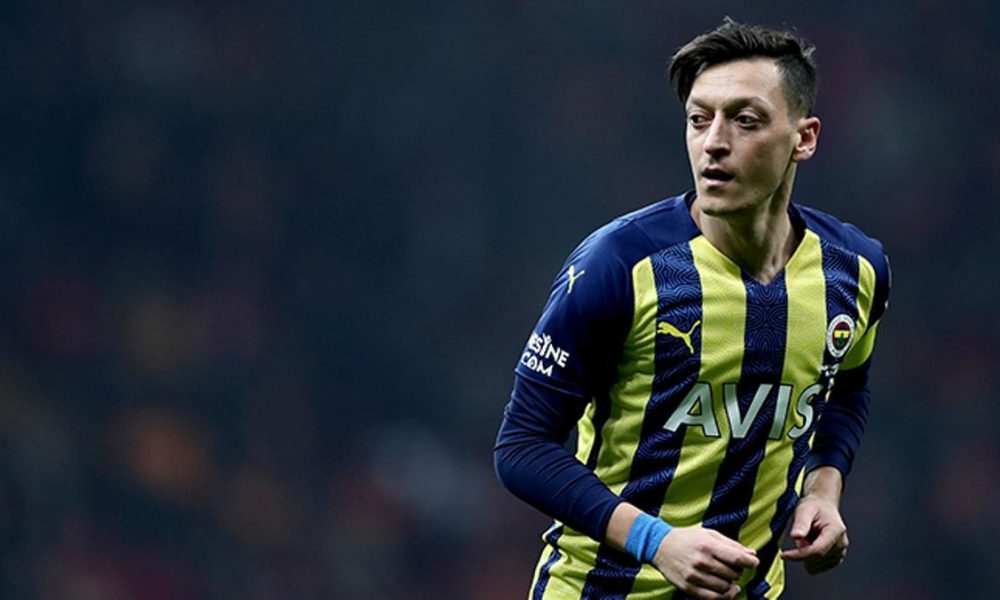 Mesut Özil se retira