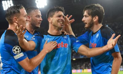los italianos del napoli en 4tos de champions