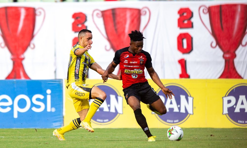 caracas y tachira quedaron 2-2
