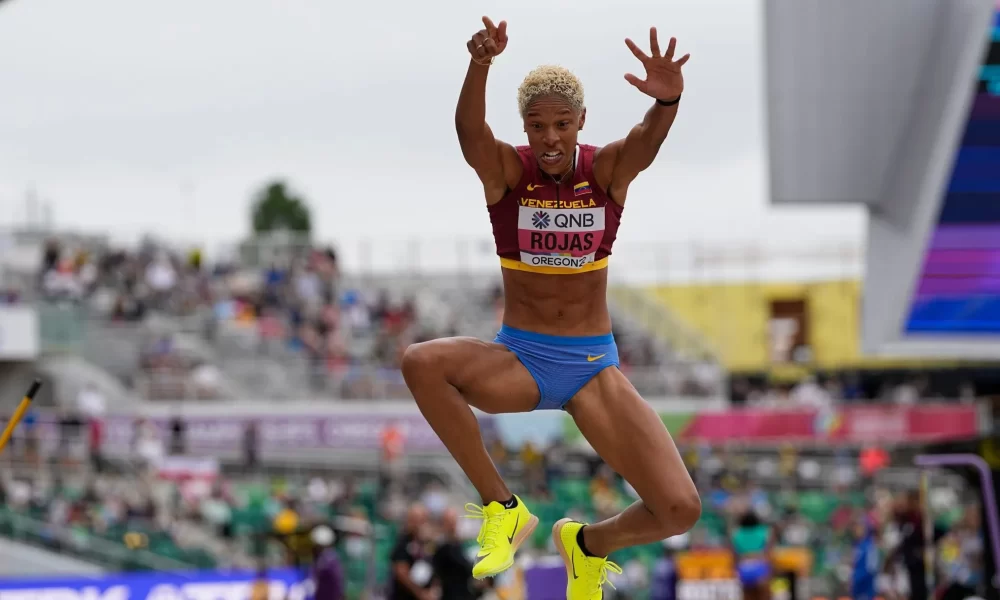 Yulimar Rojas compite en el mundial de atletismo