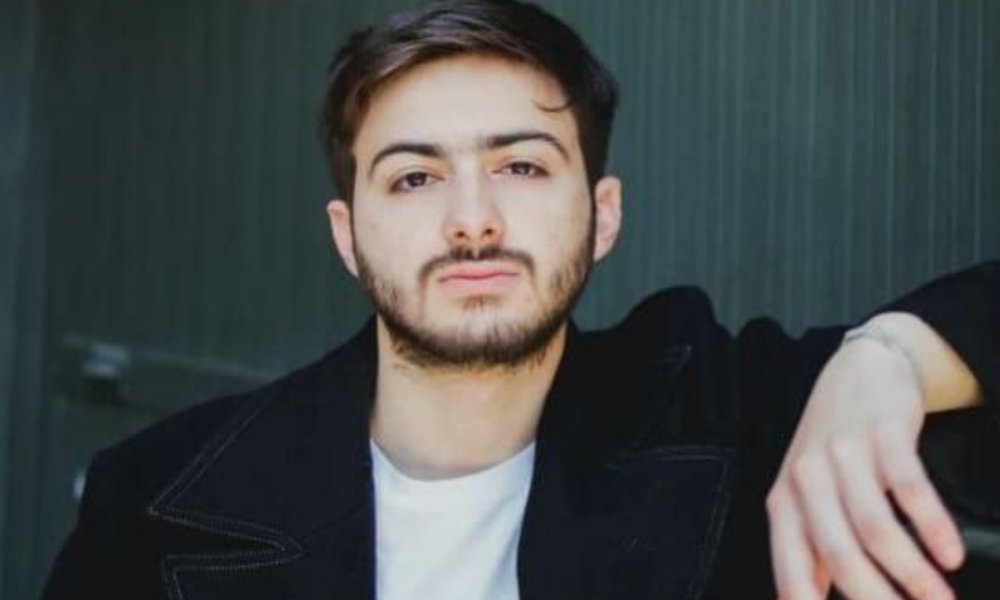 Un joven talento argentino que brilla como actor, tenista, periodista y modelo.