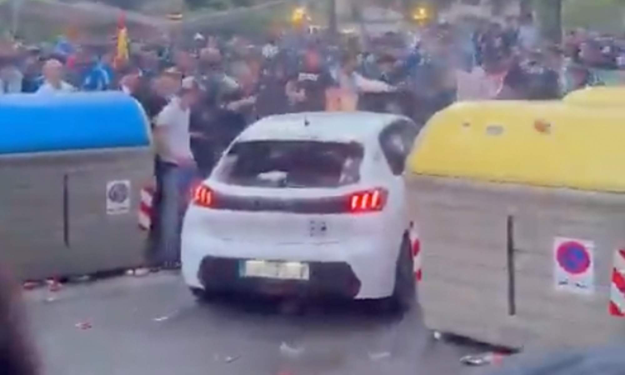 locura en redes sociales en cornella