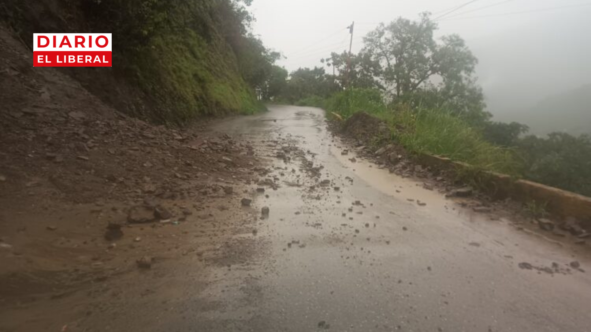 Las Implacables Precipitaciones Convierten la Troncal 7 en una Trampa de Lodo y Rocas